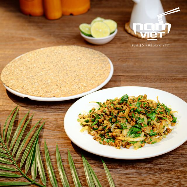 Hến xúc bánh đa